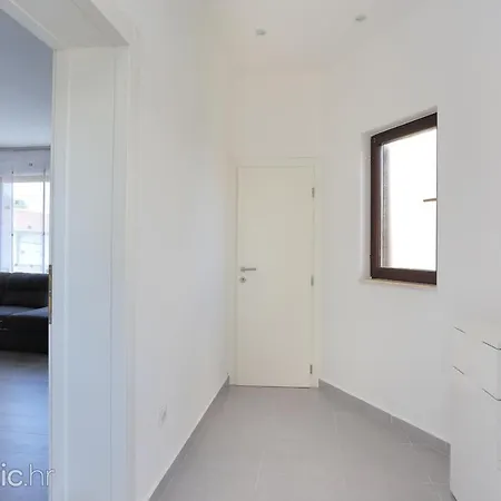 Bagaric Apartment *