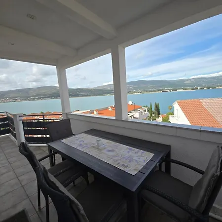Bagaric Apartment *